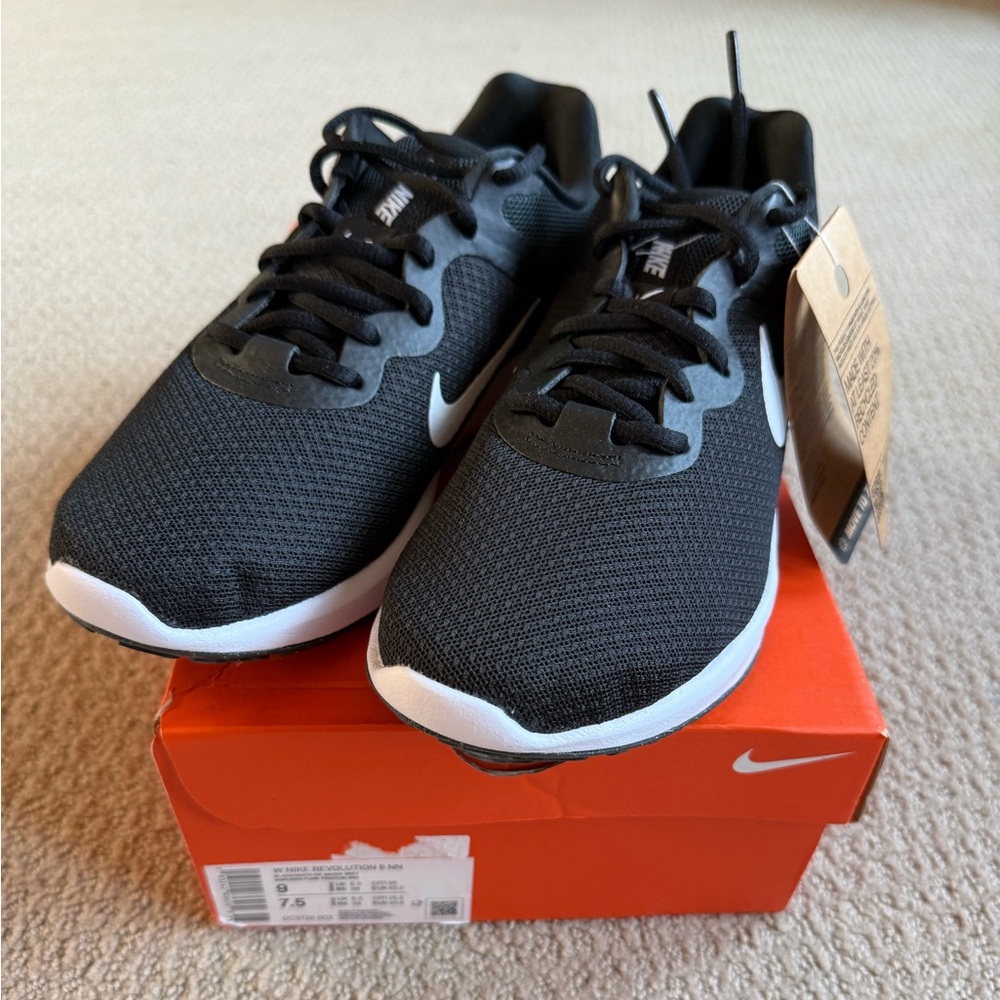 Nike womens Black and White Sneakers